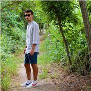 Sono un ragazzo disponibile ad aiutare e flessibile per chi ha bisogno di una mano!